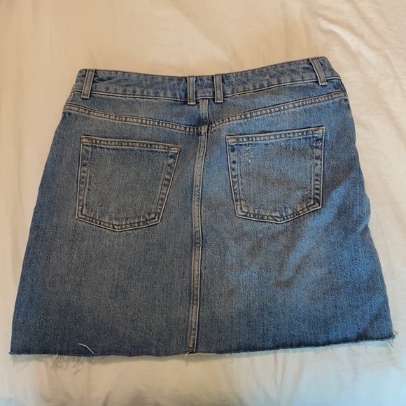 Light wash Denim skirt NEW - Picture 2 of 3